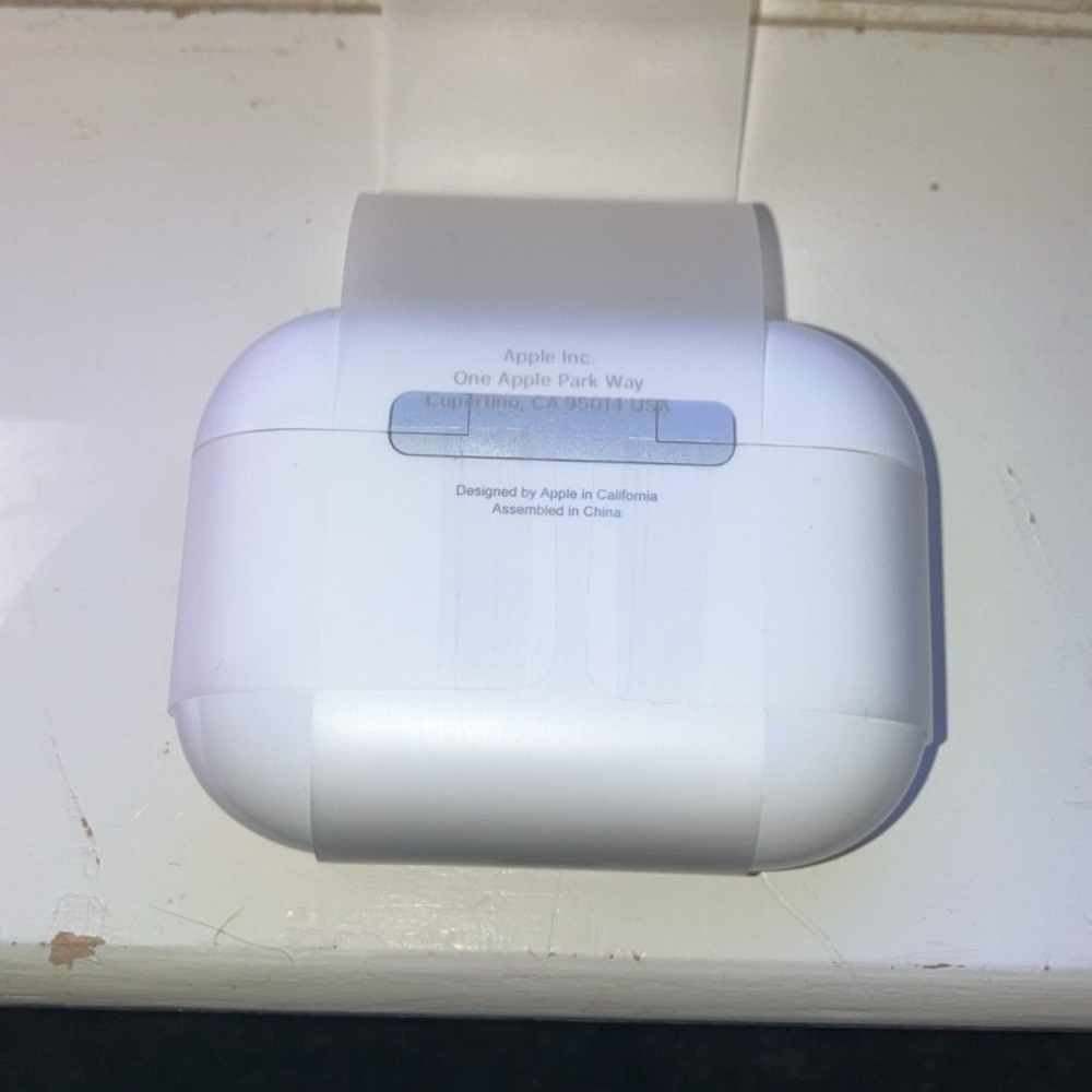 Apple AirPods Charging Case in White